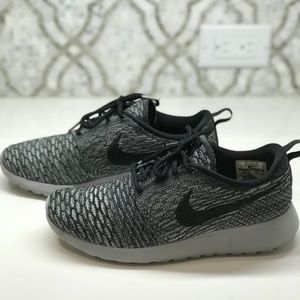 NIKE ROSHE ONE FLYKNIT SNEAKER Sz: 8